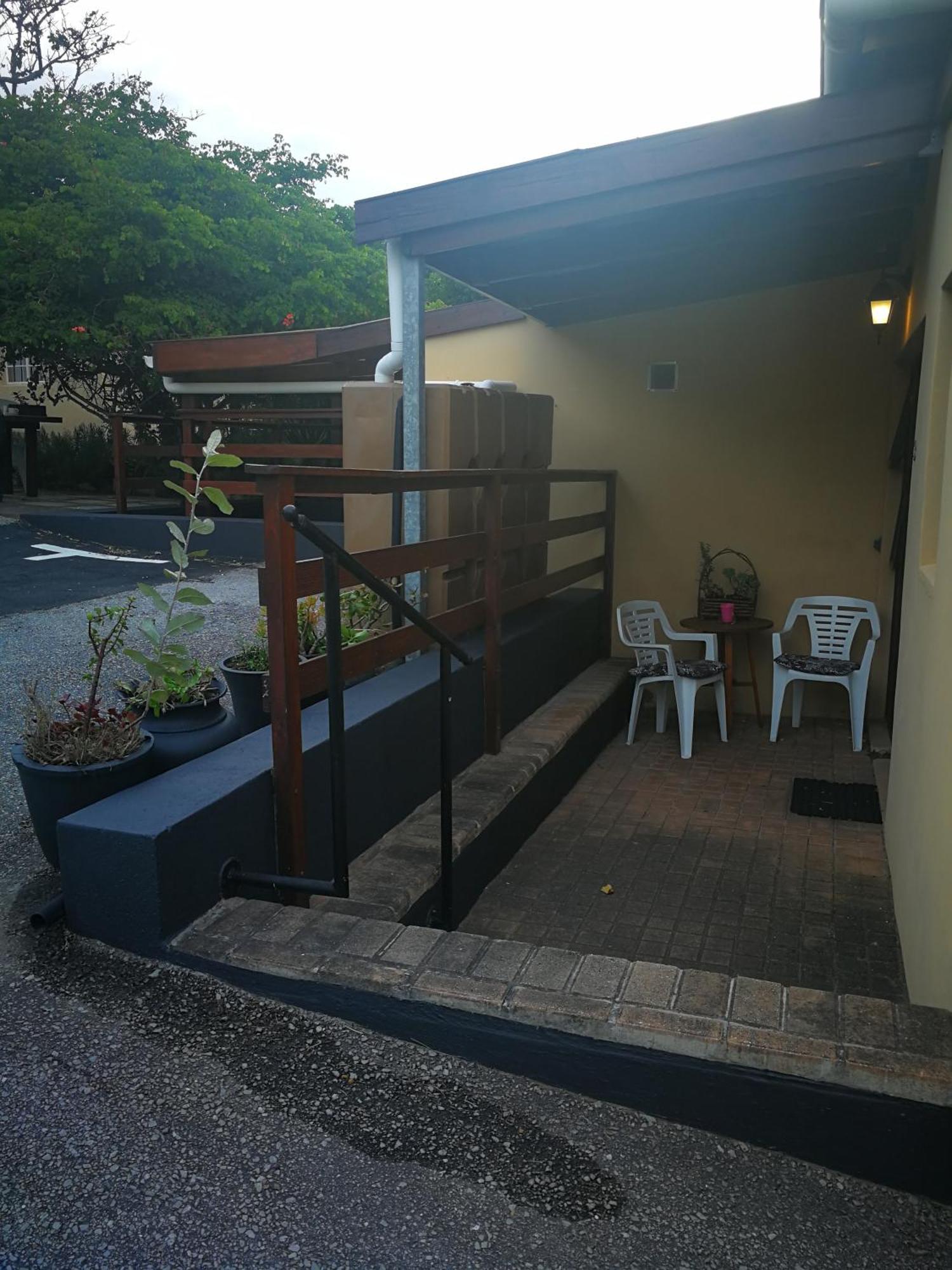 Dempsey'S Self-Catering Guest House Порт Елизабет Екстериор снимка