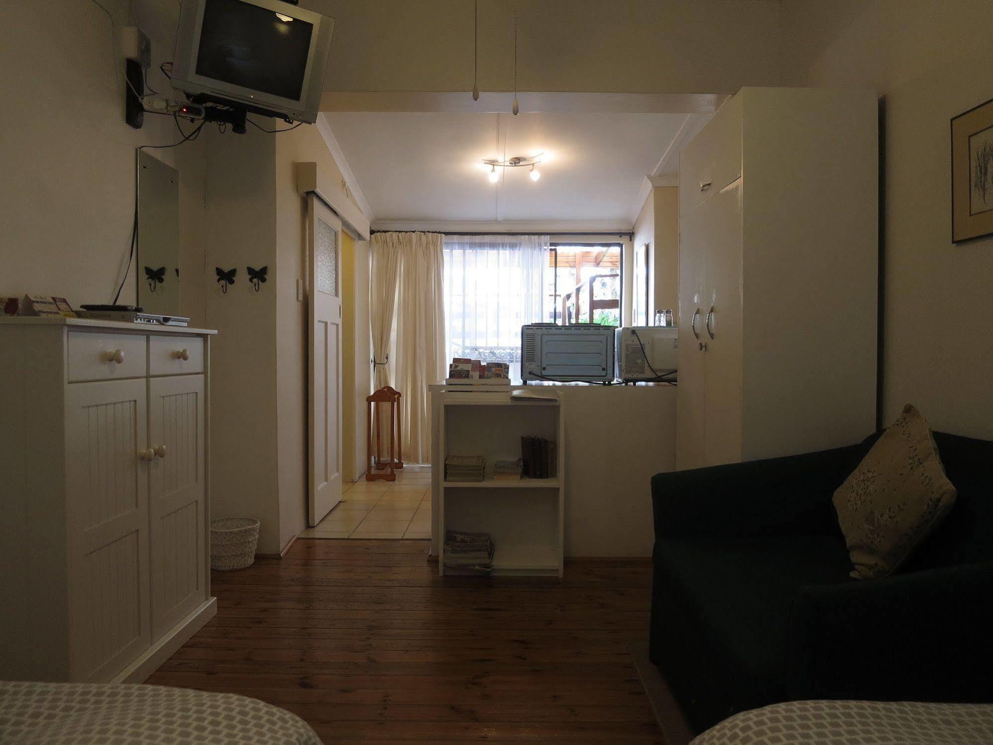 Dempsey'S Self-Catering Guest House Порт Елизабет Екстериор снимка