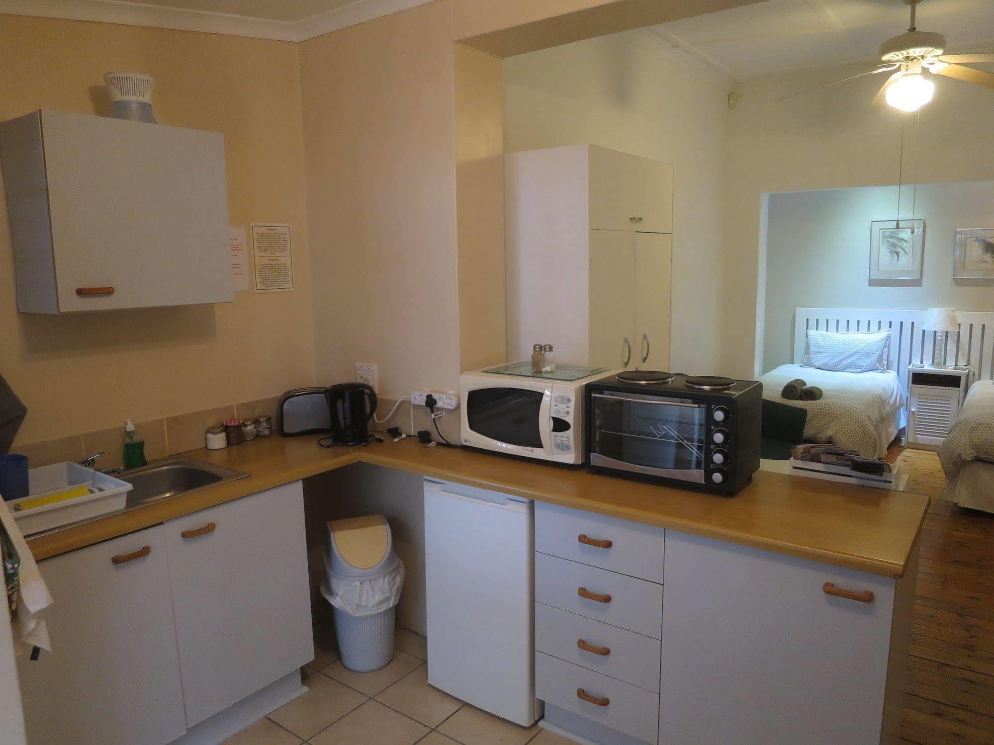 Dempsey'S Self-Catering Guest House Порт Елизабет Екстериор снимка