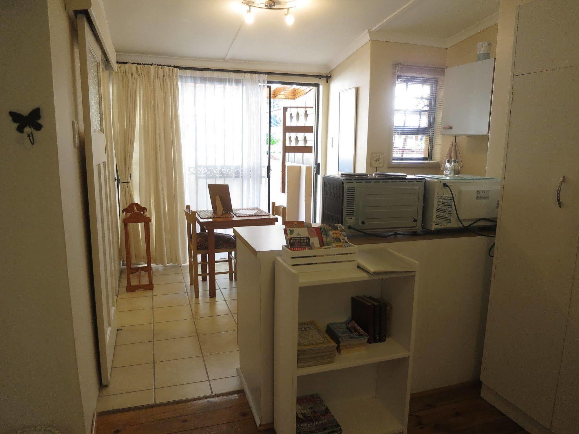 Dempsey'S Self-Catering Guest House Порт Елизабет Екстериор снимка