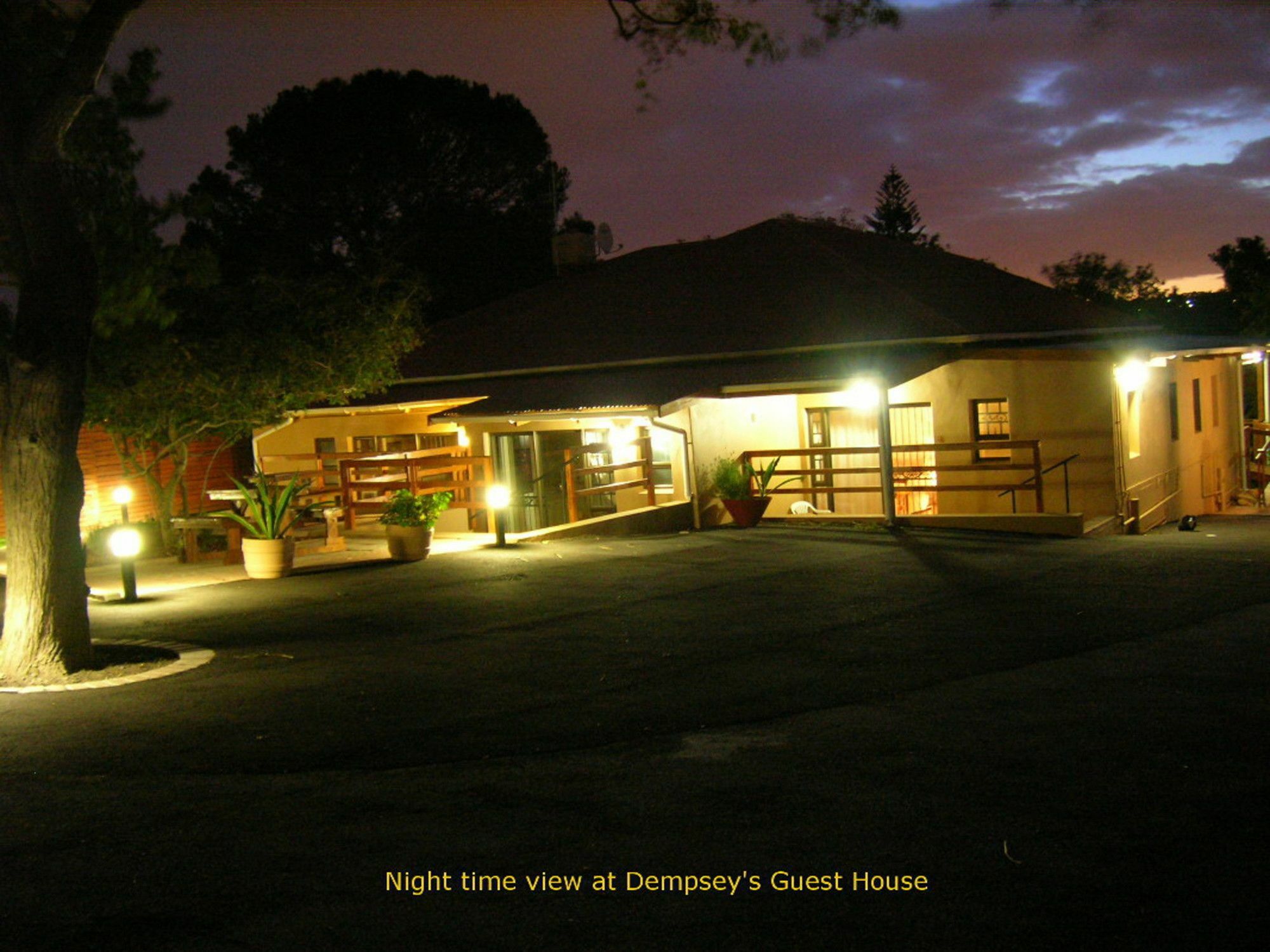 Dempsey'S Self-Catering Guest House Порт Елизабет Екстериор снимка