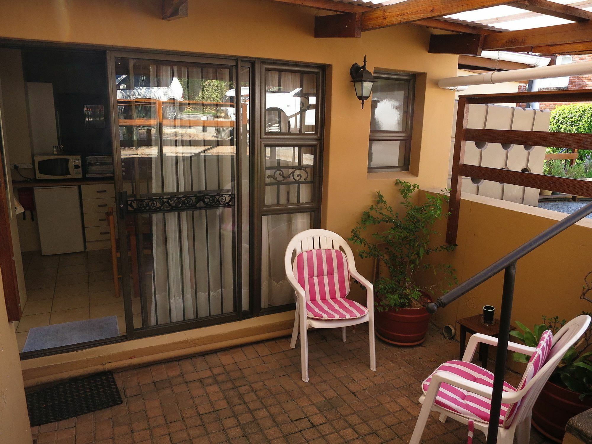 Dempsey'S Self-Catering Guest House Порт Елизабет Екстериор снимка