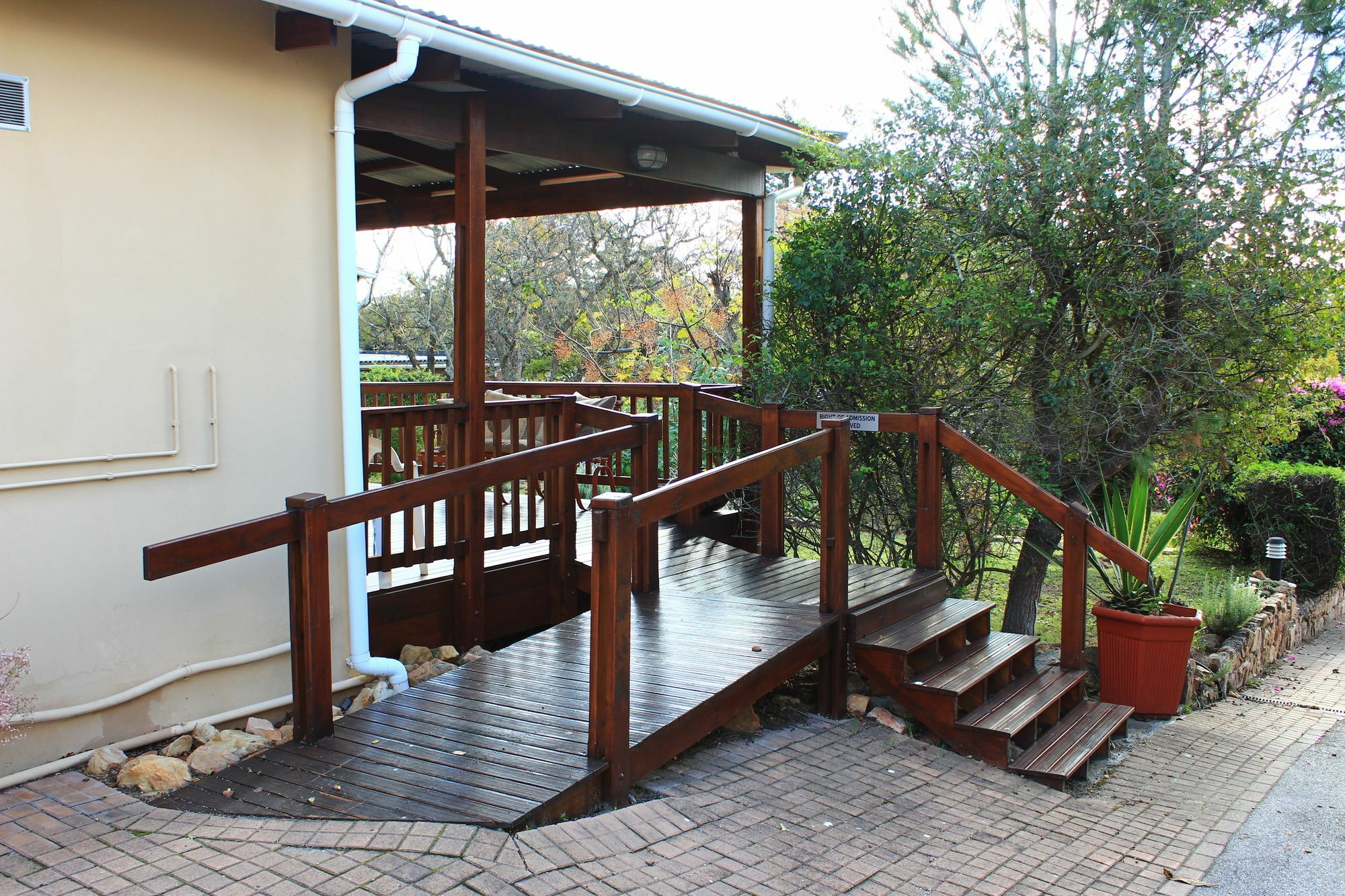 Dempsey'S Self-Catering Guest House Порт Елизабет Екстериор снимка